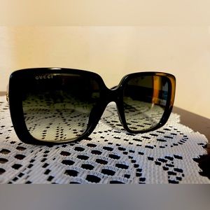 Gucci Sun glasses